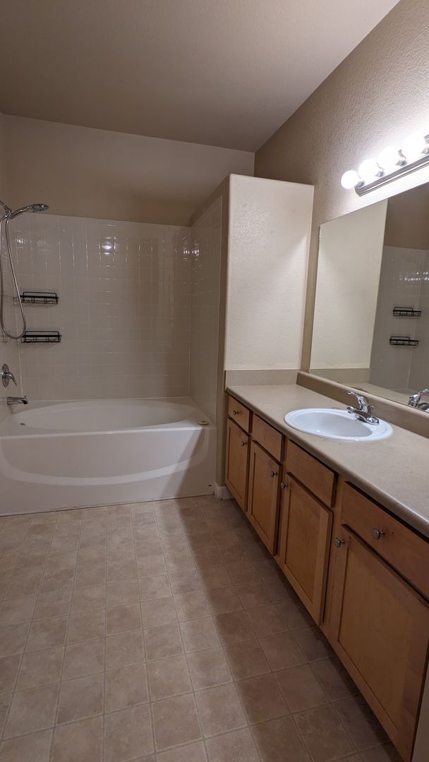 Building Photo - TWO BEDROOM/TWO BATHROOM CONDO WITH AMENITIES IN GATED COMMUNITY!