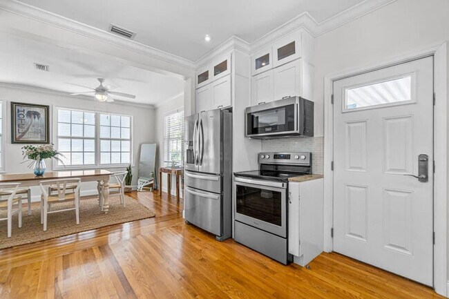 Building Photo - 217 28th St