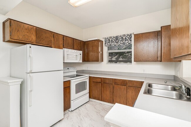 Building Photo - 3329 Rosedale Ave