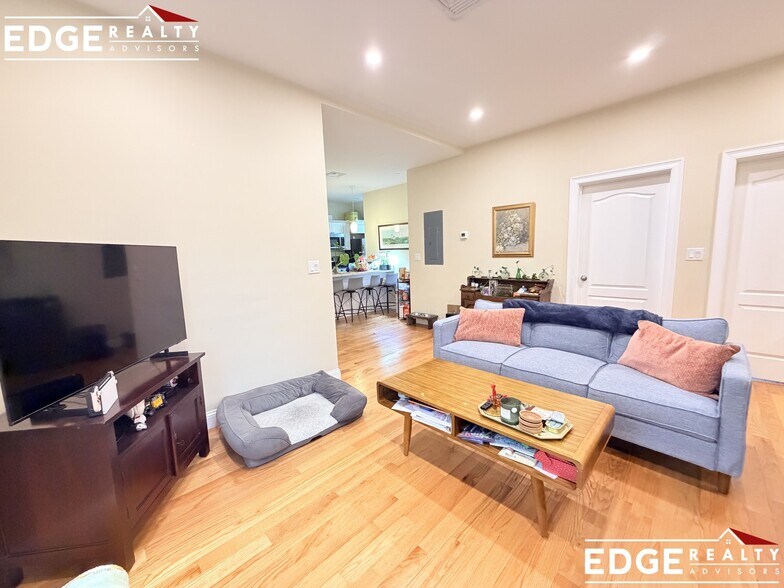 Building Photo - 30 Winship St