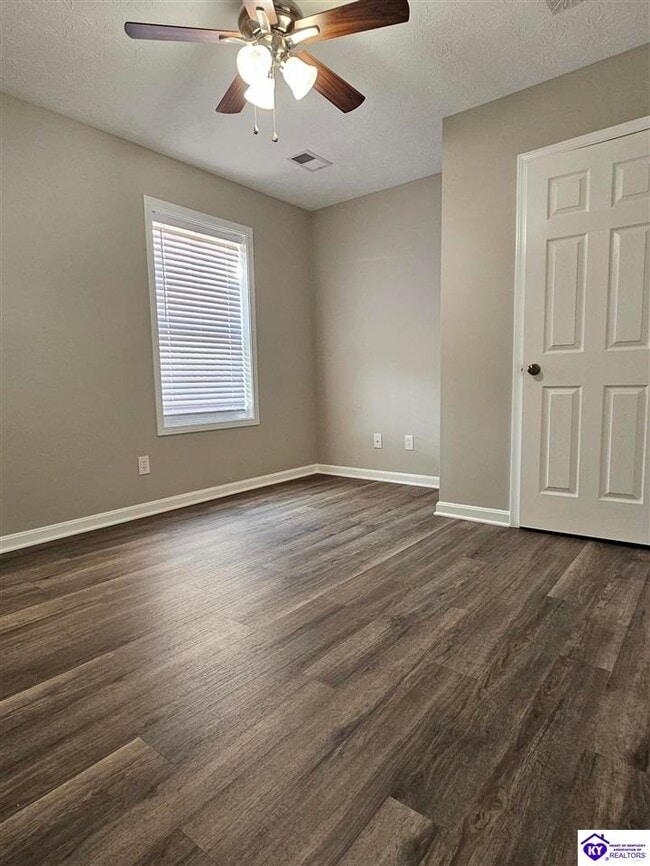 Building Photo - 118 Twin Lakes Dr