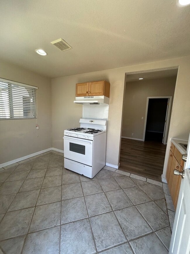 Building Photo - 1bed/1bath Available Now!