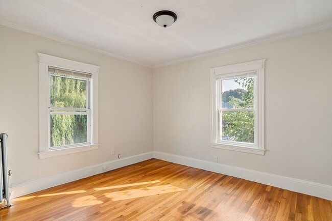 Building Photo - 193 Florence St