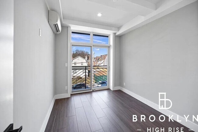 Bedroom 1 w/ Balcony - 3514 Farragut Rd