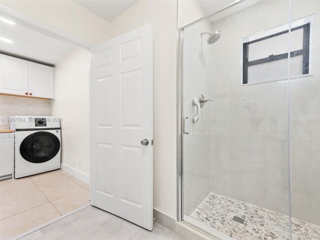 Building Photo - 700 SW 12th St