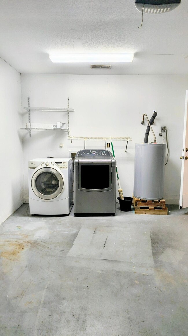 Building Photo - 1170 Staghorn St