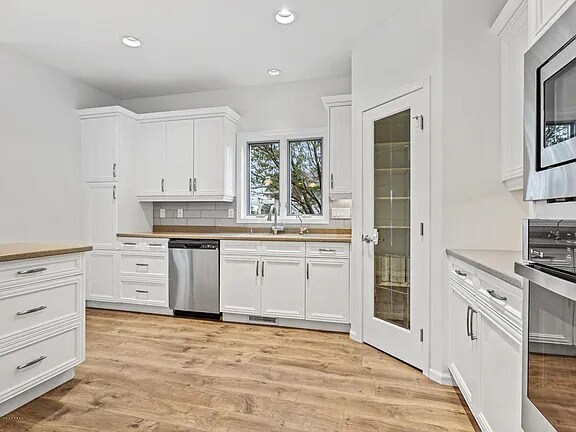 Building Photo - 3577 Woodbury Ct S