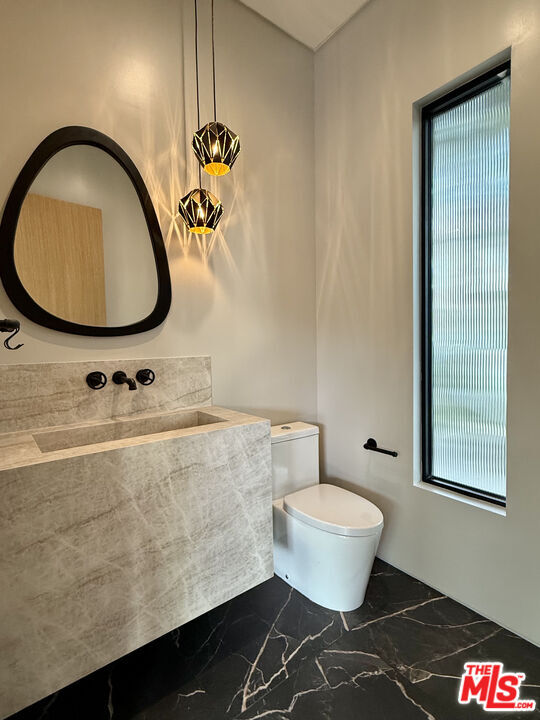 Building Photo - 1931 Sunset Plaza Dr