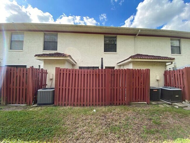 Building Photo - 1605 Shady Ridge Ct
