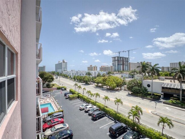 Building Photo - 3201 NE 14th Street Causeway