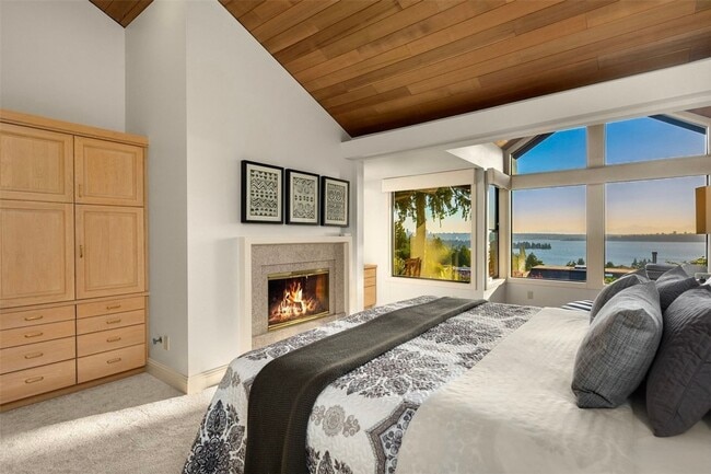 Building Photo - Kirkland View Home