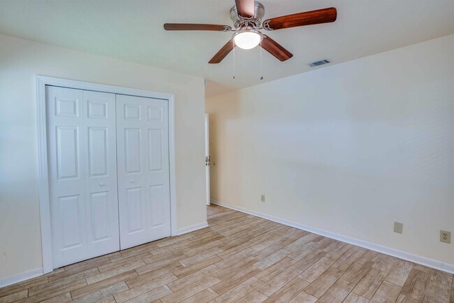 Building Photo - 266 S Villas Ct