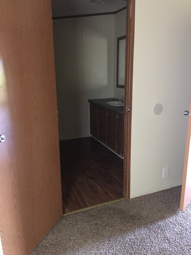 Building Photo - 3 Bedroom and 2 Bathroom Mobile home in the Tanglewood area