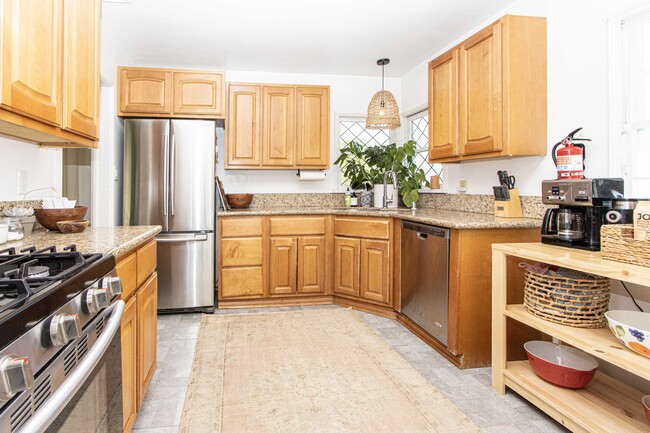 Kitchen - 4023 Murietta Ave