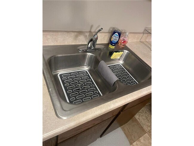 Building Photo - 812 Hills Ave