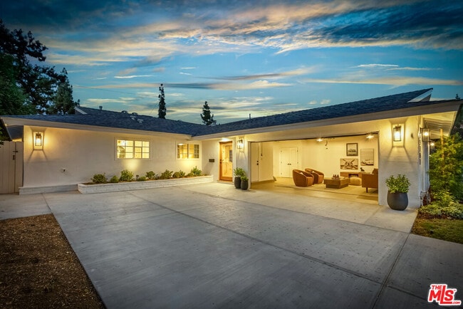 Building Photo - 15701 Ludlow St