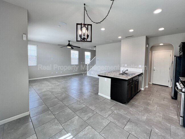 Building Photo - 3704 Savant Ln