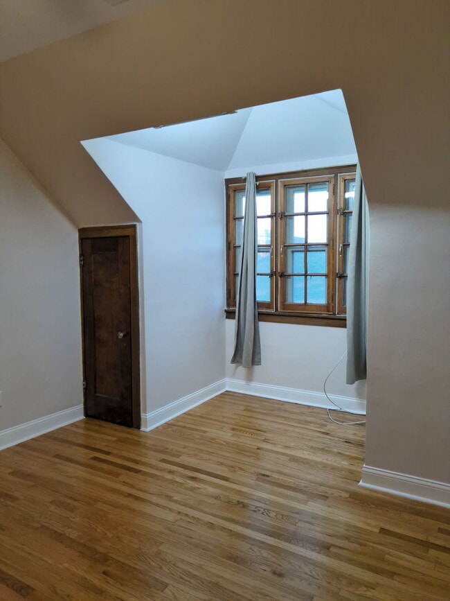 Building Photo - 420 N Pine Ave