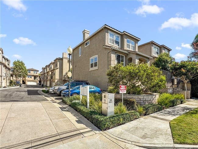 Building Photo - 20546 Earl St