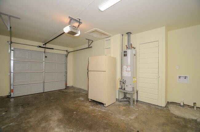 Building Photo - 142 Victoria Dr