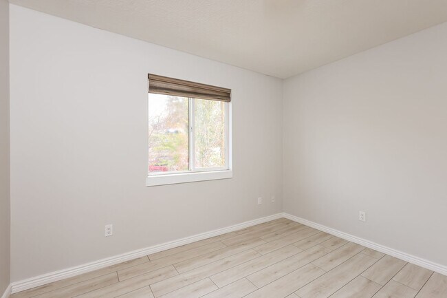 Building Photo - Sullivan Duplex