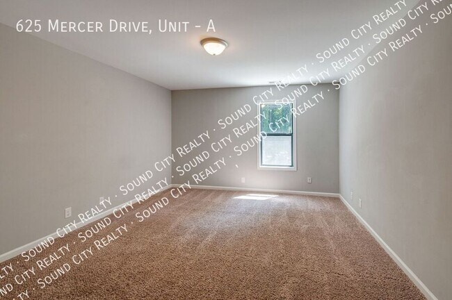 Building Photo - 625 Mercer Dr