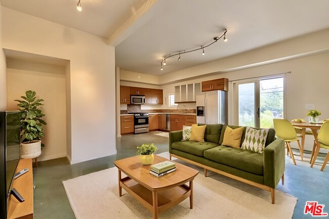 Primary Photo - 1023 Oak Grove Dr