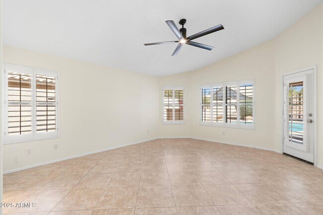 Building Photo - 7910 W Adobe Dr