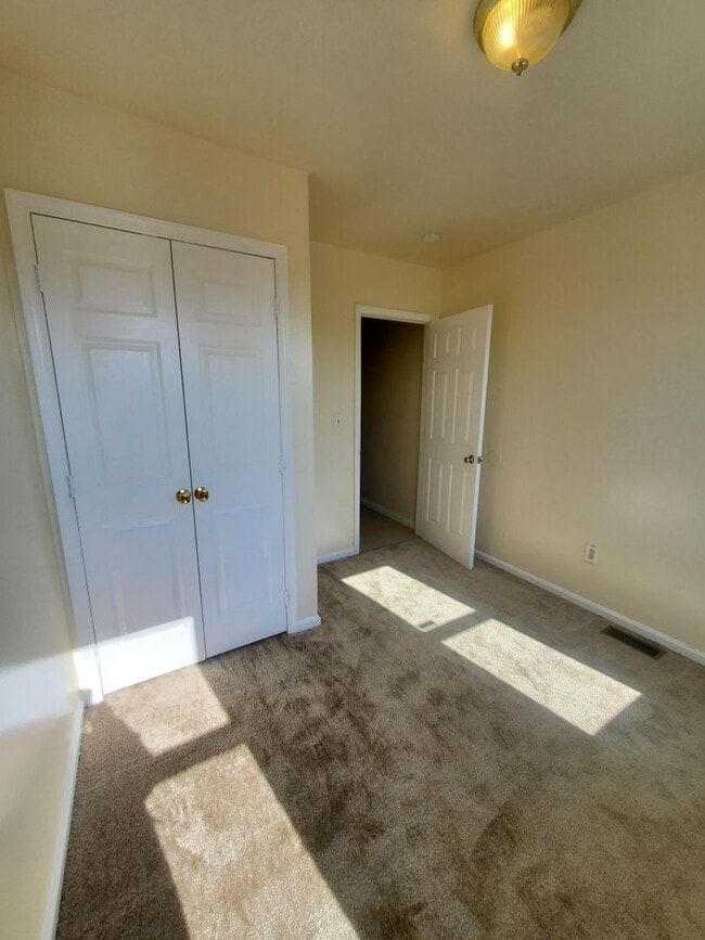 Building Photo - Large 3BR/1BA townhome in the Oliver neighborhood of East Baltimore. WATER INCLUDED