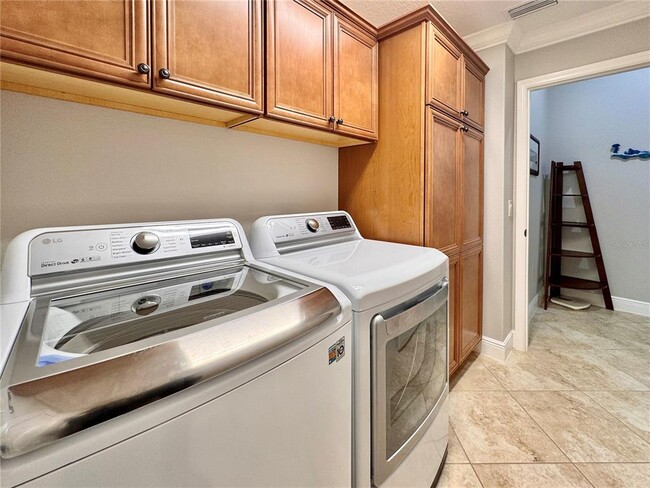 Building Photo - 4167 Victory Dr