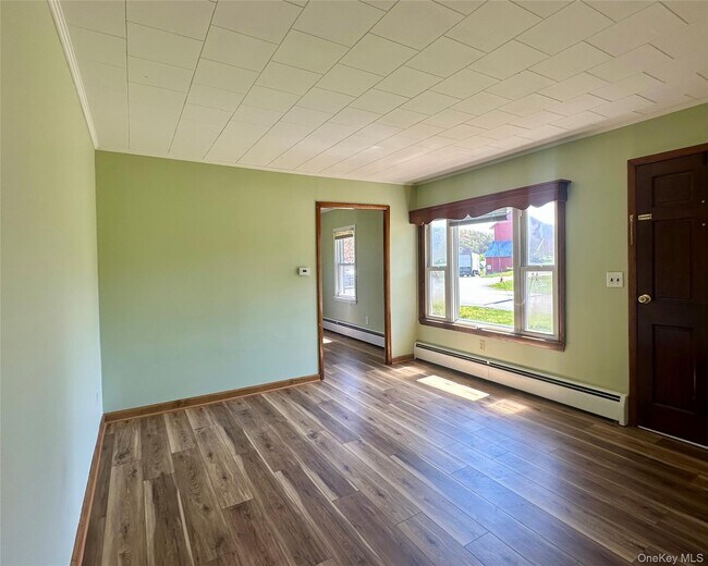 Building Photo - 111 Round Hill Rd