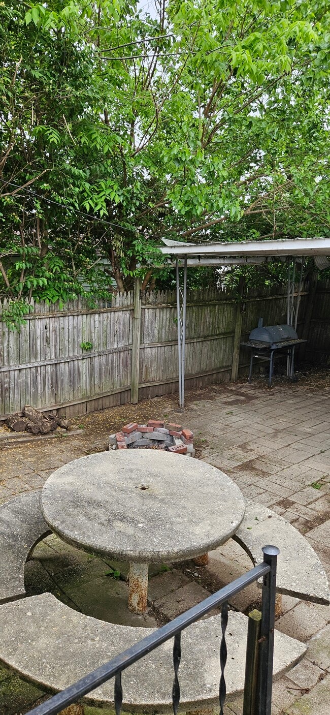 Building Photo - 2085 Bellefontaine Ave