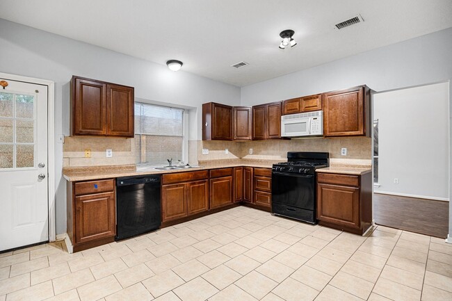 Building Photo - 15614 Hatfield Hollow Dr