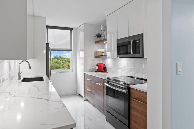 Building Photo - 1701 S Flagler Dr