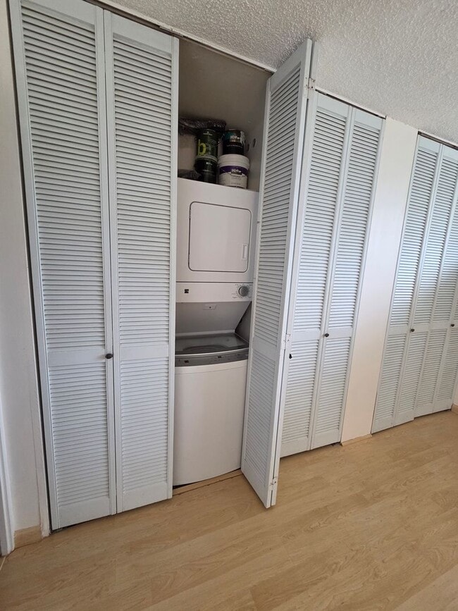 Building Photo - Conveniently located 1 bedroom, 1 bath & 1 parking in Punchbowl