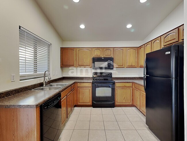 Building Photo - 1651 W Quick Draw Way