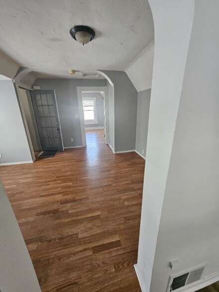 Building Photo - 3209 Saratoga Ave