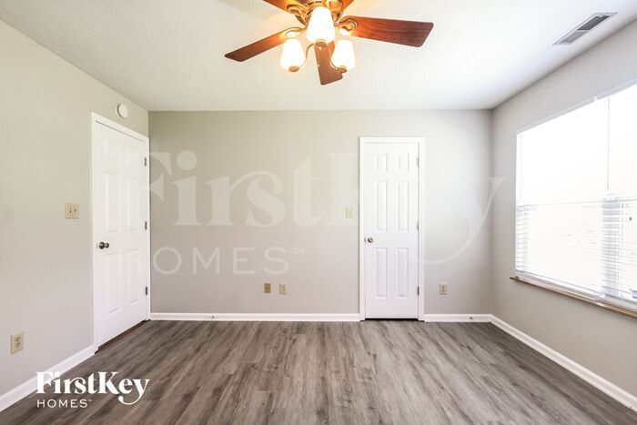 Building Photo - 6747 Long Run Dr
