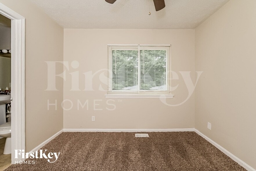 Building Photo - 9075 Gatewood Dr