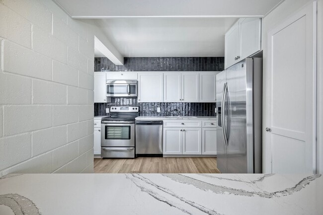 Building Photo - 1250 Cave St