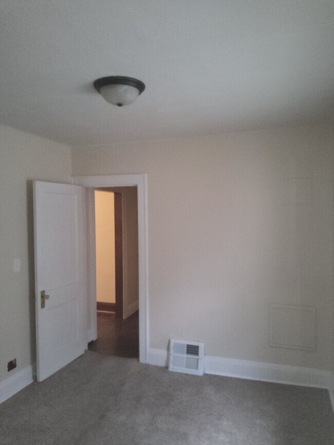 Building Photo - 1828 Berdan Ave