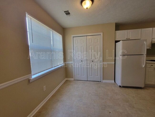 Building Photo - 735 Allen's Landing Dr SE