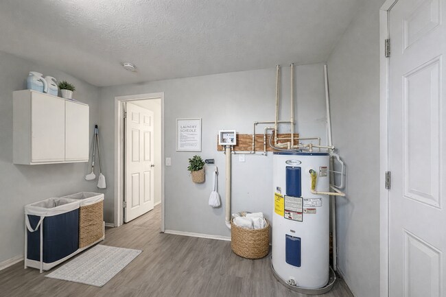 Building Photo - Renovated 4BR/2BA Pool Home in Jacksonville, FL | Fenced Yard | Pets Welcome