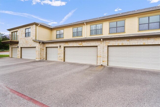 Building Photo - 2101 Town Centre Dr