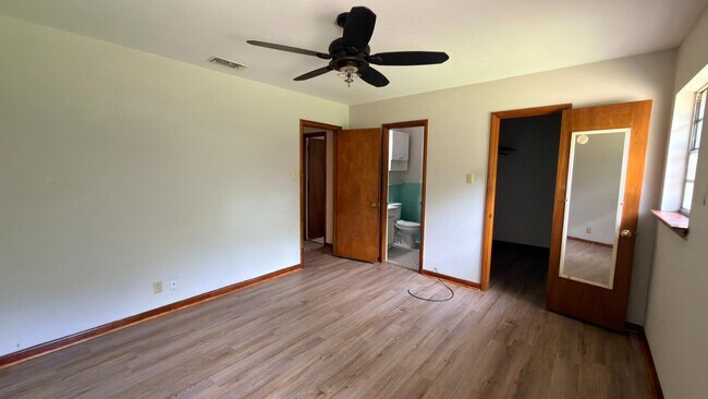 Building Photo - 1254 Lake Cir Dr W