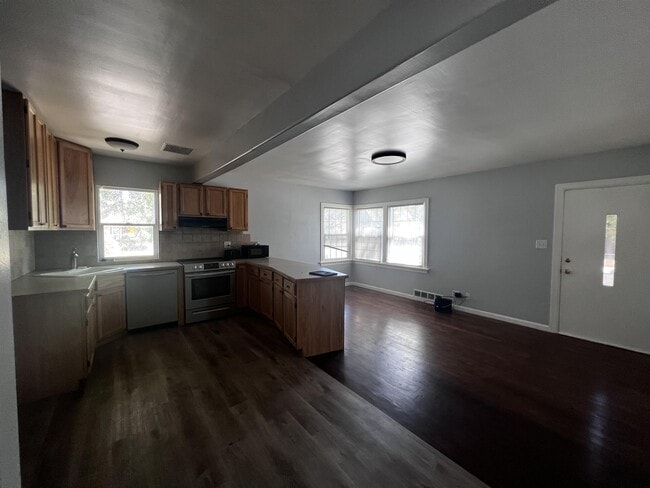 Building Photo - 2127 3rd Ave N