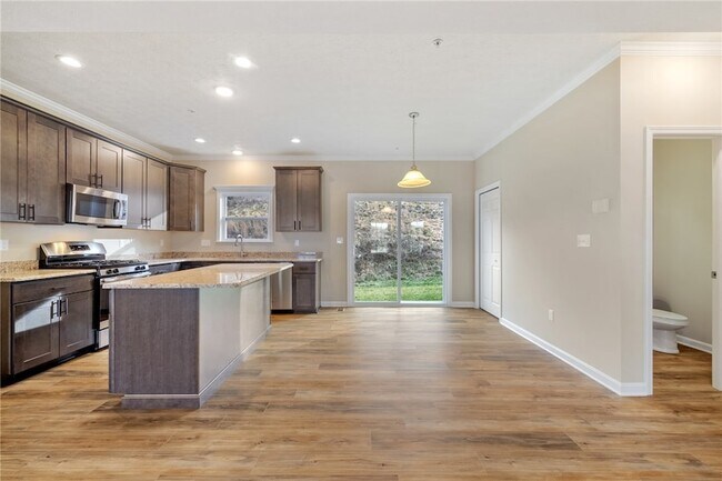 Building Photo - 2858 Canterbury Dr