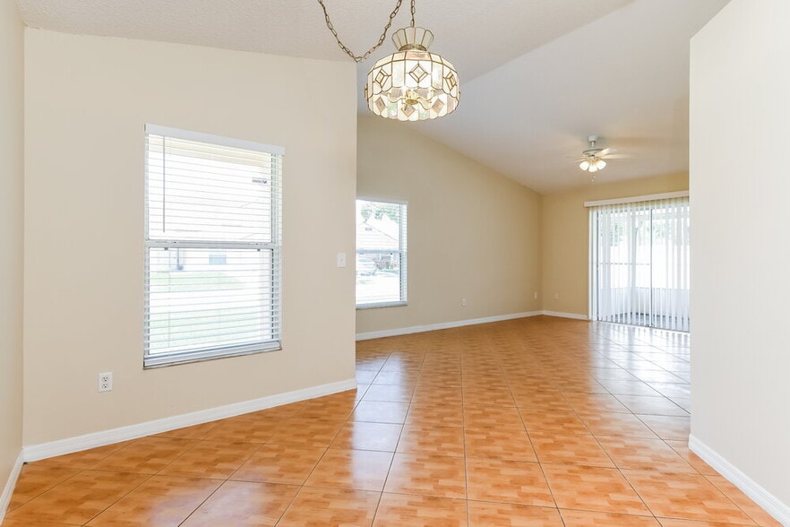 Building Photo - 2282 Santa Lucia St