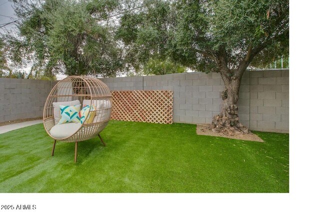 Building Photo - 6809 E Earll Dr