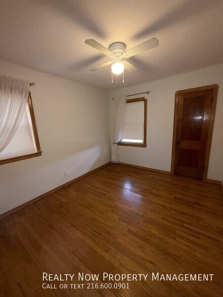 Building Photo - 5032 E 110th St